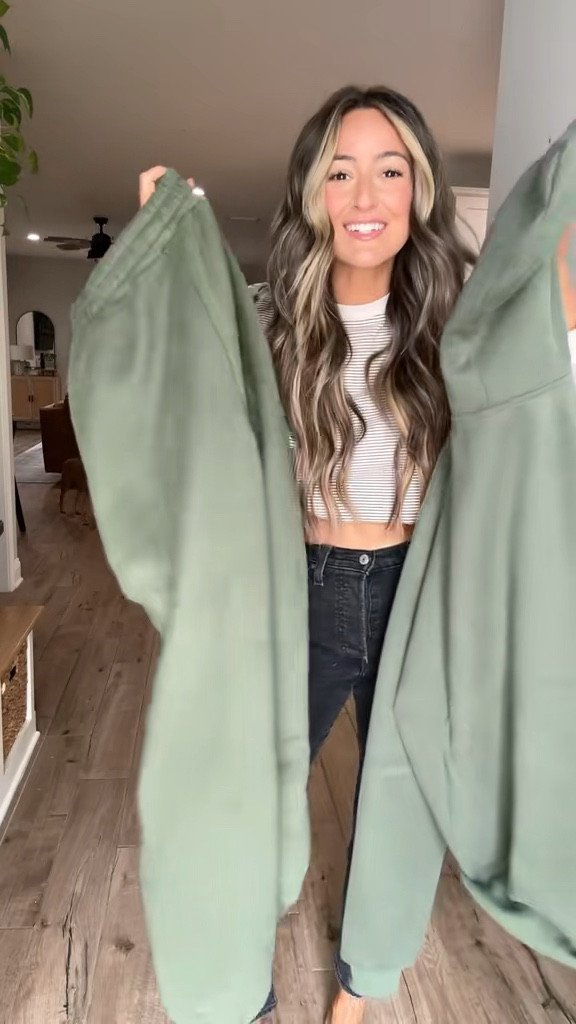 Trying my new Comfrt sweatsuit, and now I need more colors! The material is so buttery soft inside and out, slightly weighted to reduced anxiety. It’s like wearing a hug, no joke! 

Comfrt supports & donates to 4 mental health organizations, and I love a company who gives back! 

Athleisure/ sweatpants/ travel outfit 

#LTKFamily #LTKTravel #LTKActive