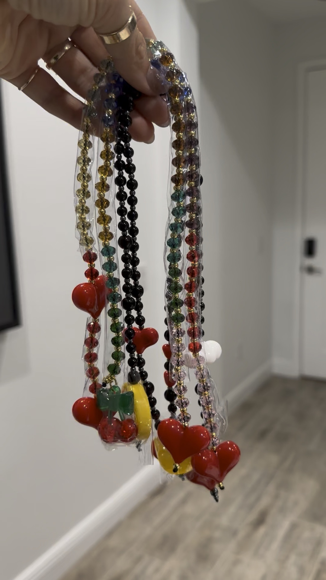 Yes, your bags need jewelry too !! ❤️🌈🙂☁️✨