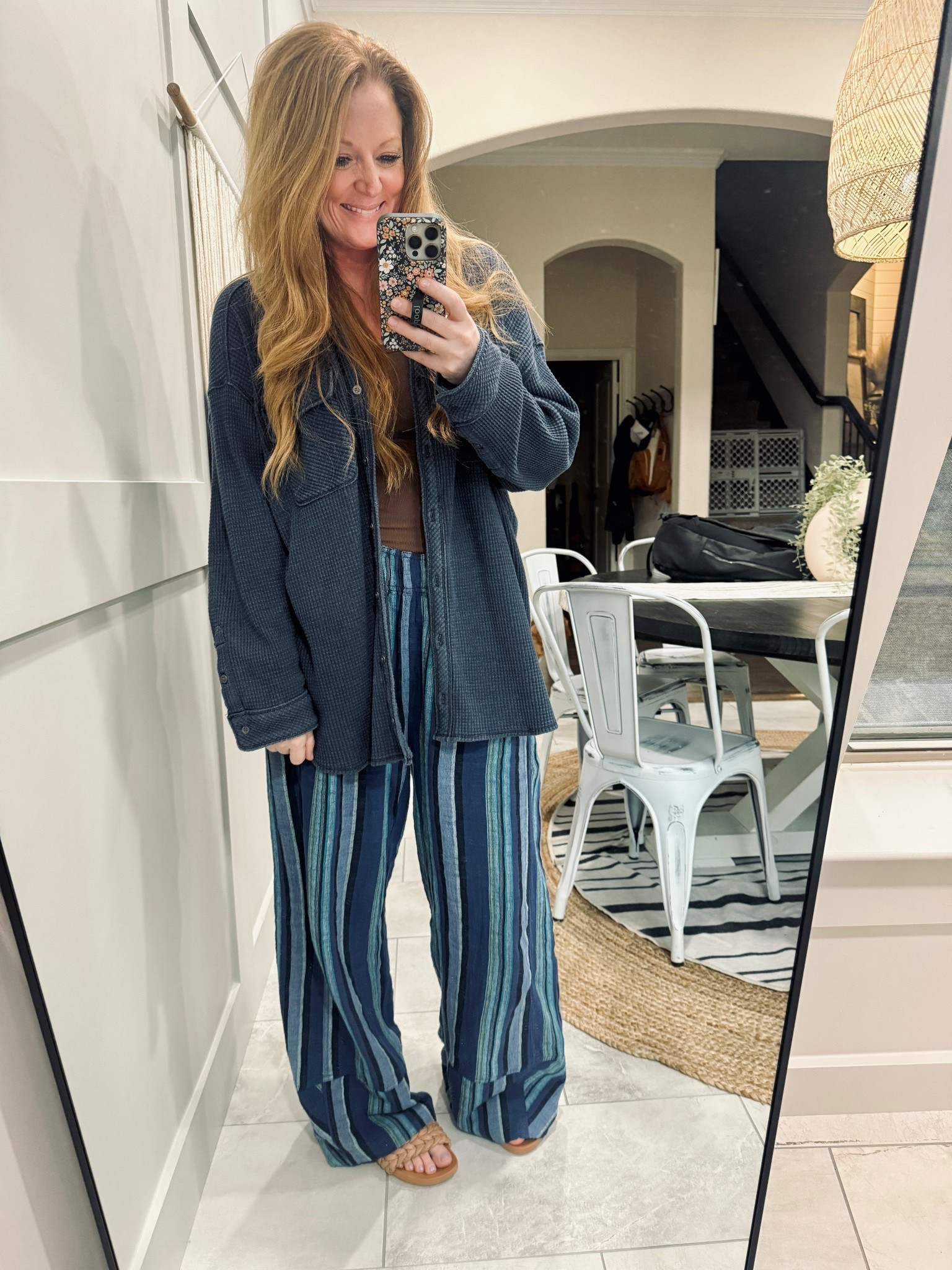 Love these comfy striped pants from Free People 💙 I size down to a small