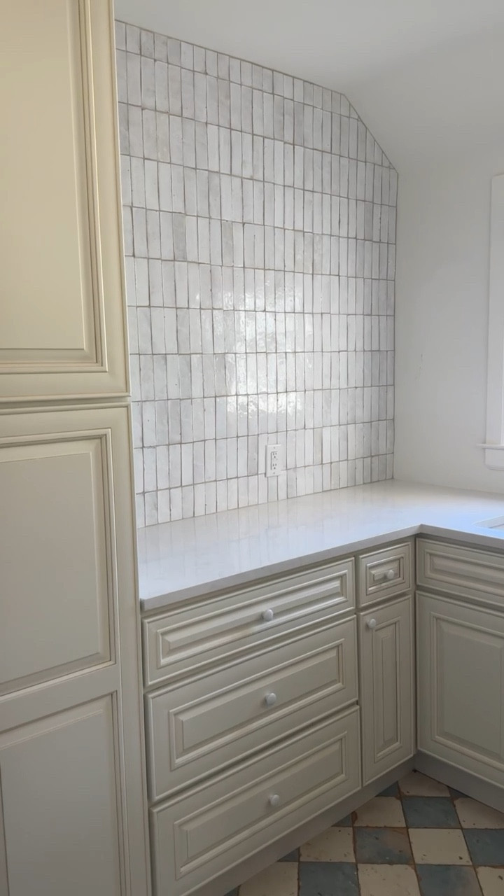 UPDATE: LAUNDRY ROOM PROGRESS 🫧🧺

Paint color: Sherwin Williams Dustblu

#LTKHome #LTKFamily #LTKStyleTip