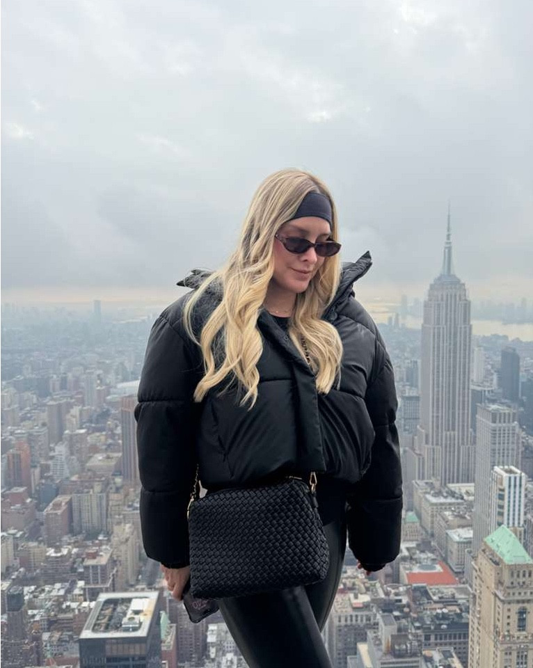 NY🧣🗽 ootd and my cute moda lux black bag (Roxana crossbody ) 😘

#LTKootd #LTKvlog #LTKHoliday