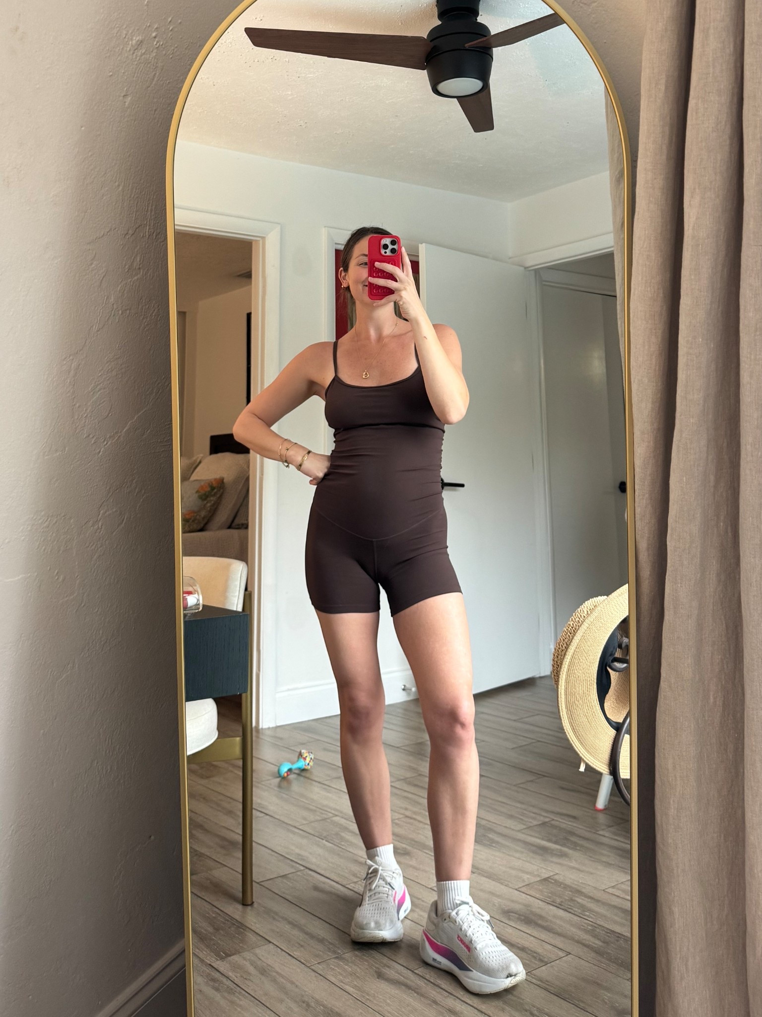 On the hunt for more great pregnancy exercise & loungewear fits for y’all, & currently loving this one! Wearing a small🤎