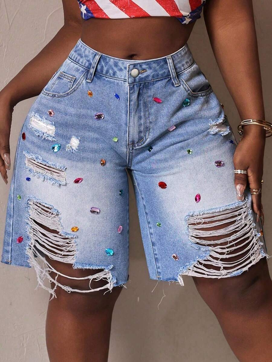 Slaydiva Plus Size Women Pockets Distressed Rhinestone Decor Casual Denim Shorts | SHEIN