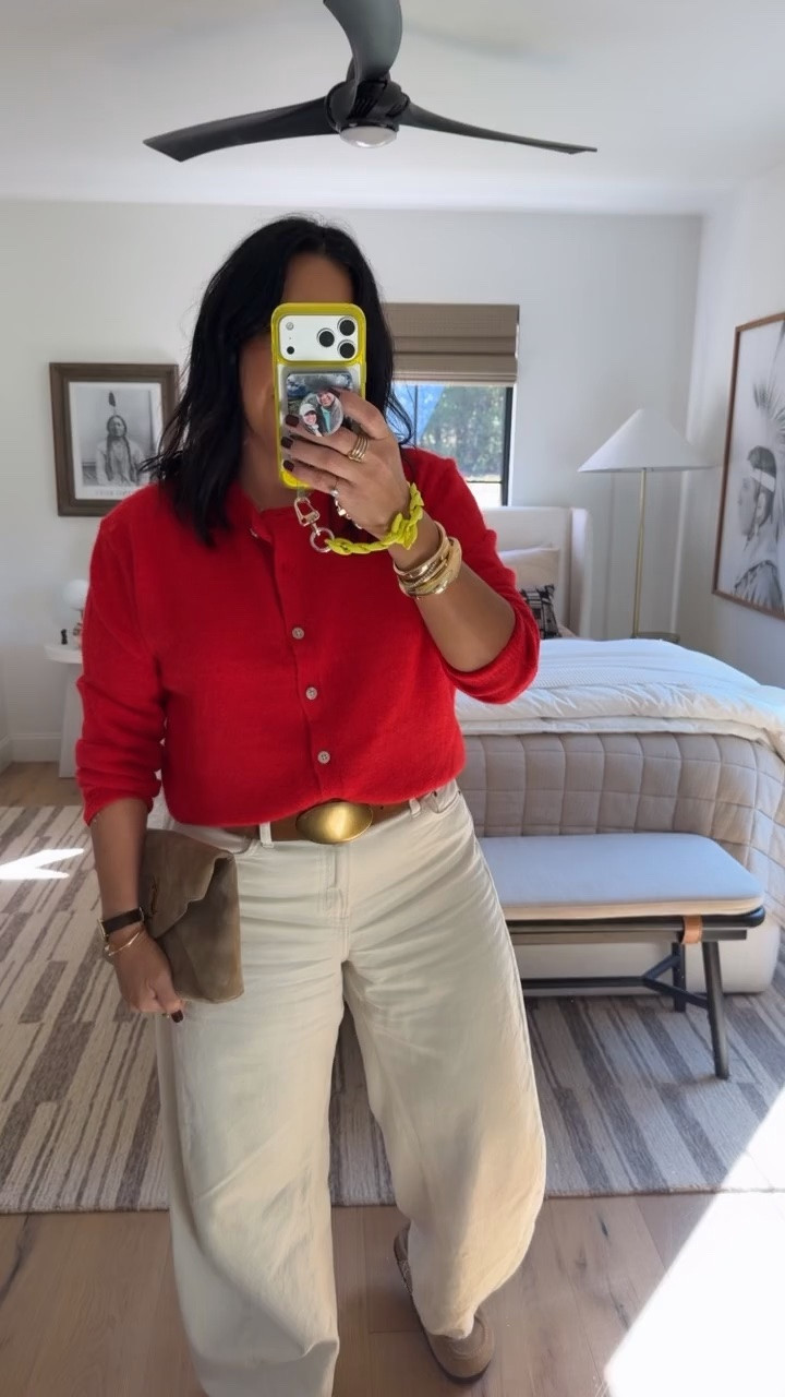 Top size medium, jeans size 29 (I’m a curvy size 8/10, belt size large, shoes fit tts and are so comfortable!