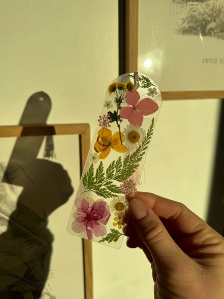 pressed flower bookmark 🌸🌿✨

DIY, spring crafts, pressed flowers 

#LTKhome #LTKSpringSale #LTKSeasonal