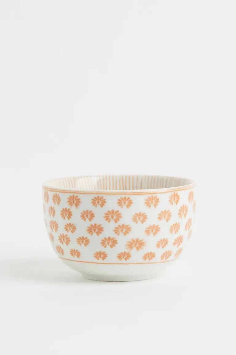 Small bowl in porcelain with a printed pattern. Height 2 1/4 in. Diameter 4 in. | H&M (US + CA)
