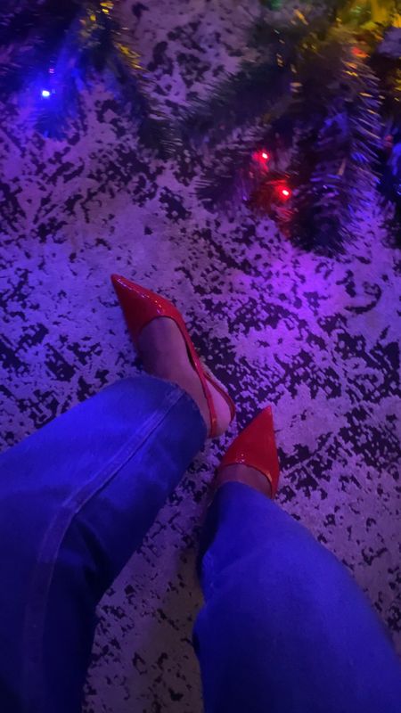Sling back
Patent leather
Comes in Black and Red
Kitten heel
TTS : Size 7

#LTKshoecrush #LTKsalealert #LTKHoliday