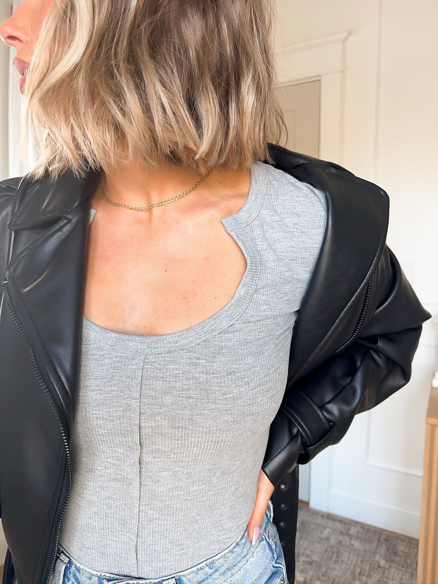 🤩 I don’t think I could be anymore obsessed with this top!! Comfy like a regular tee but the scoop neck makes it more elevated! 

#LTKStyleTip #LTKSeasonal #LTKFindsUnder50