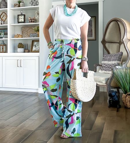 🌴Going somewhere warm soon?? These linen pants are a must have. The print is so bright and colorful. Pair them with a simple tee or tank, throw on a pair of sandals or heels, add a few accessories and you’ve got yourself an outfit for dinner, date night, a girls brunch, etc. They could also easily act as a swim coverup as well!!
*Fit Tip- runs TTS. I’m wearing a small in both the pants and the tee. For reference I’m 5’2, 128lbs and a 34D.

#springoutfits #vacationoutfits #springbreak #springbreakoutfits #springstyle #target #targetfashion #targetstyle #linenpants #print #colorfuloutfits

#LTKtravel #LTKSeasonal #LTKstyletip