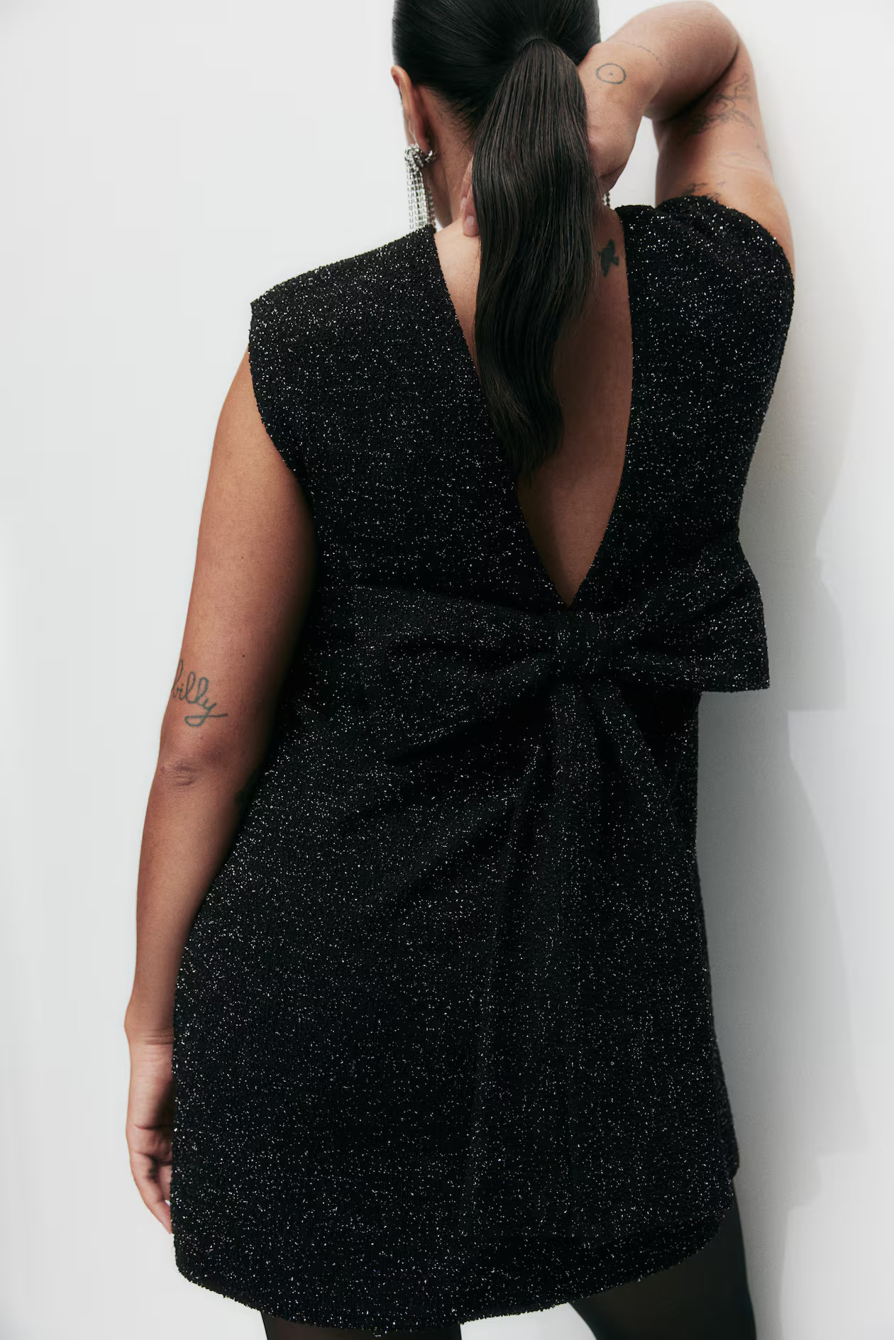 Bow-back mini dress | H&M (UK, MY, IN, SG, PH, TW, HK)