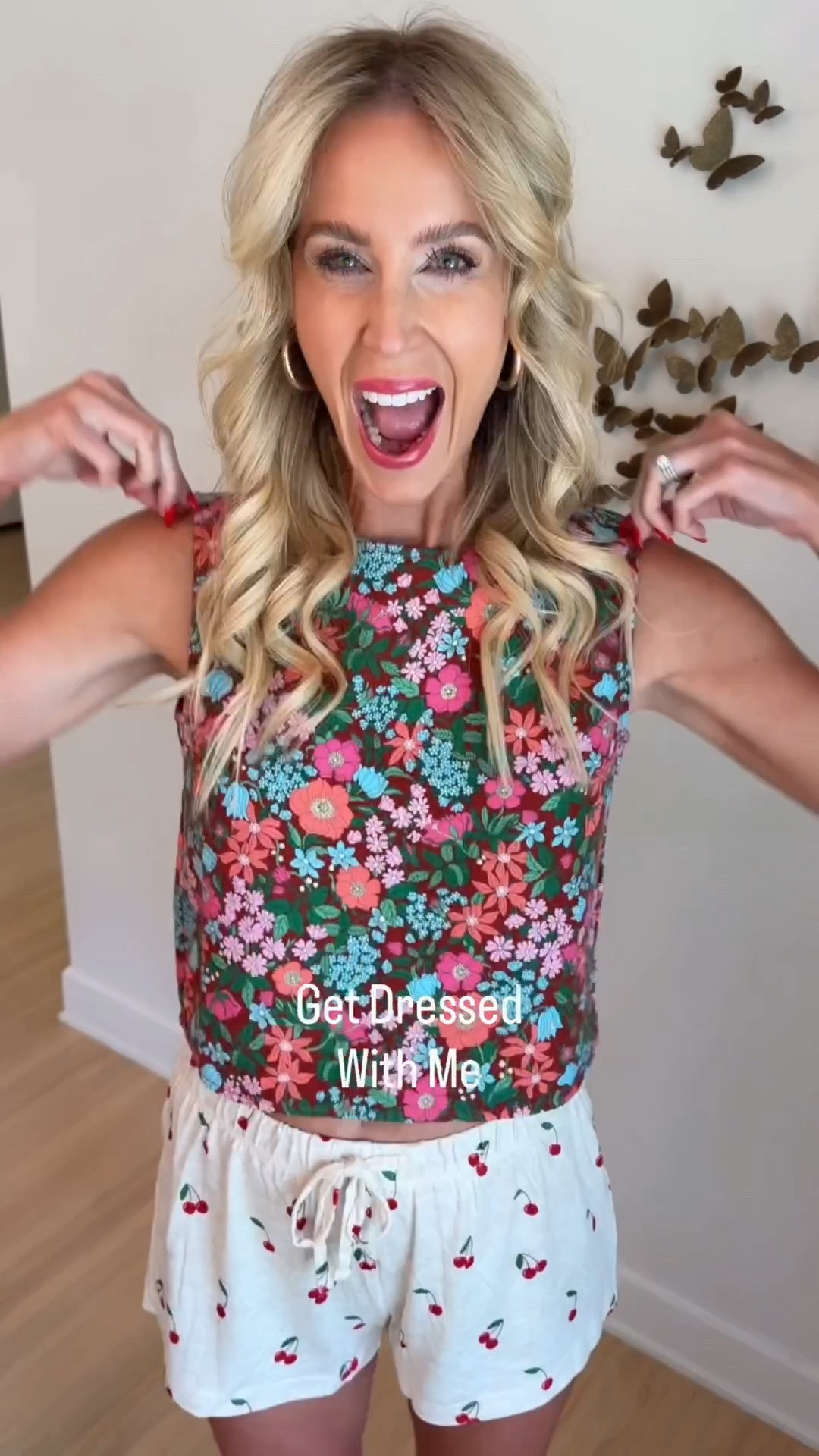 Obsessed with this matching floral set!! Plus the best pjs!!