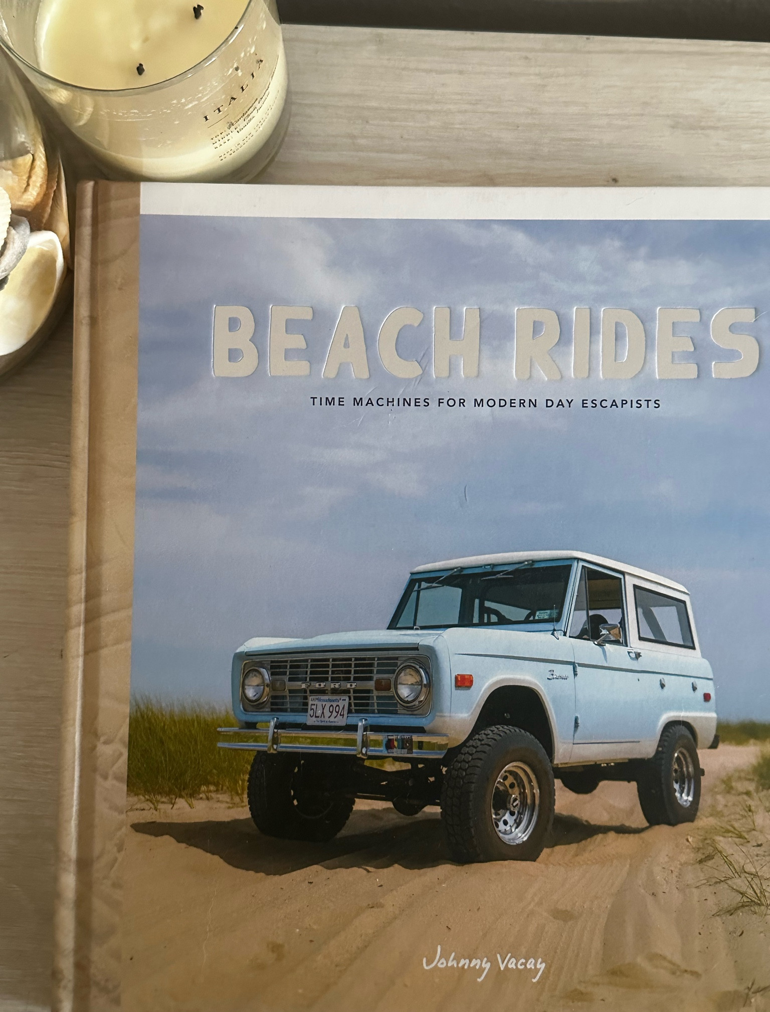 New coffee table book 💙🏄🏼‍♀️🥥🐚

Beachhouse, modern beach house, surf shack, beach, coffee table books, fall coffee table.

#LTKhome #LTKSeasonal #LTKfindsunder100