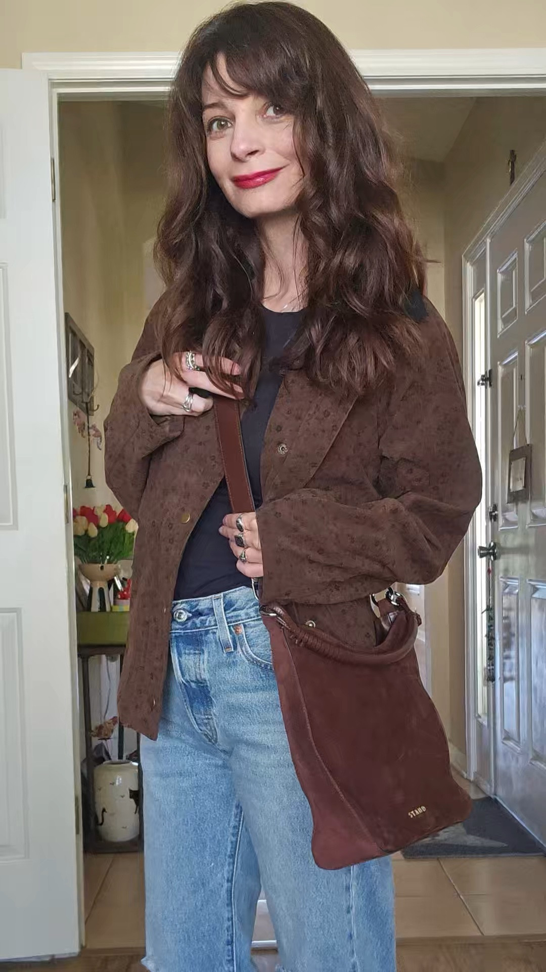 This @Lulus jacket looks and feels like suede but costs way less. 😍 Check out the rest of my gifted Lulu’s haul below. 👇