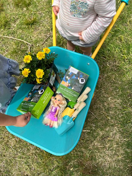 This gardening set really have my kids excited for spring and learning how to garden ❤️ 

#educationaltoys #getoutside #kidstoys #garden #gardenacessories