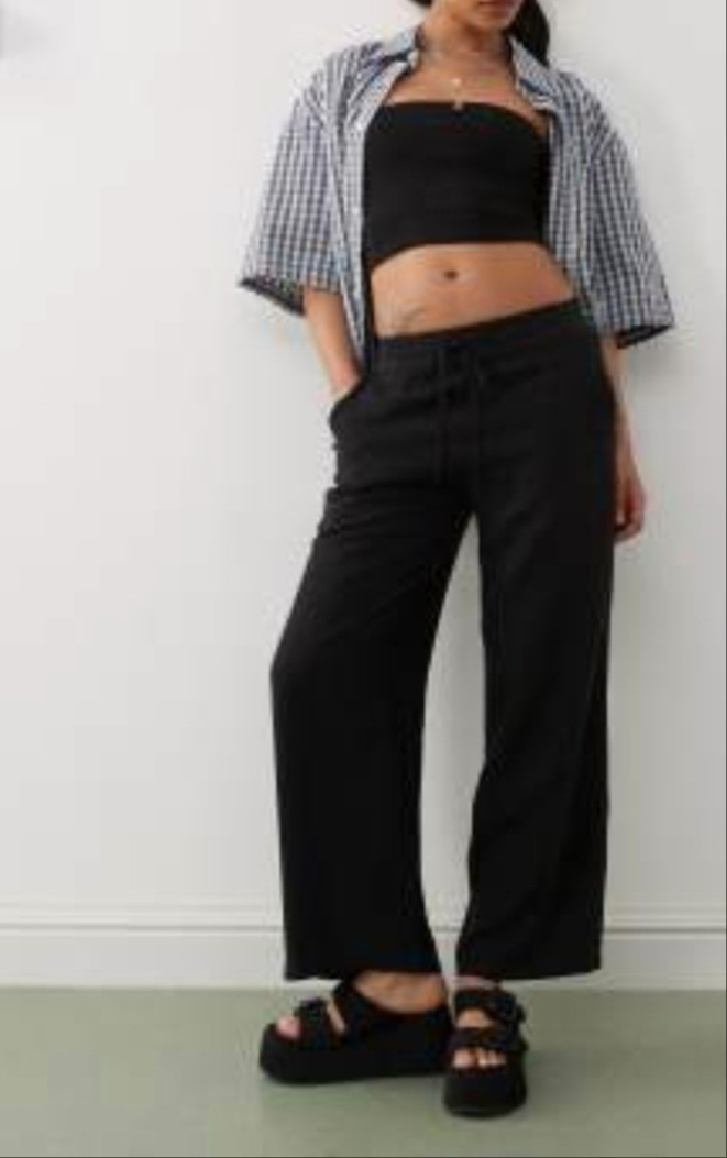 Petite loose fit linen trousers.Heatwave hot summer outfits. Petite fashion.I share style for all women under 5'4/164cm! 

#LTKMidsize #LTKPetite