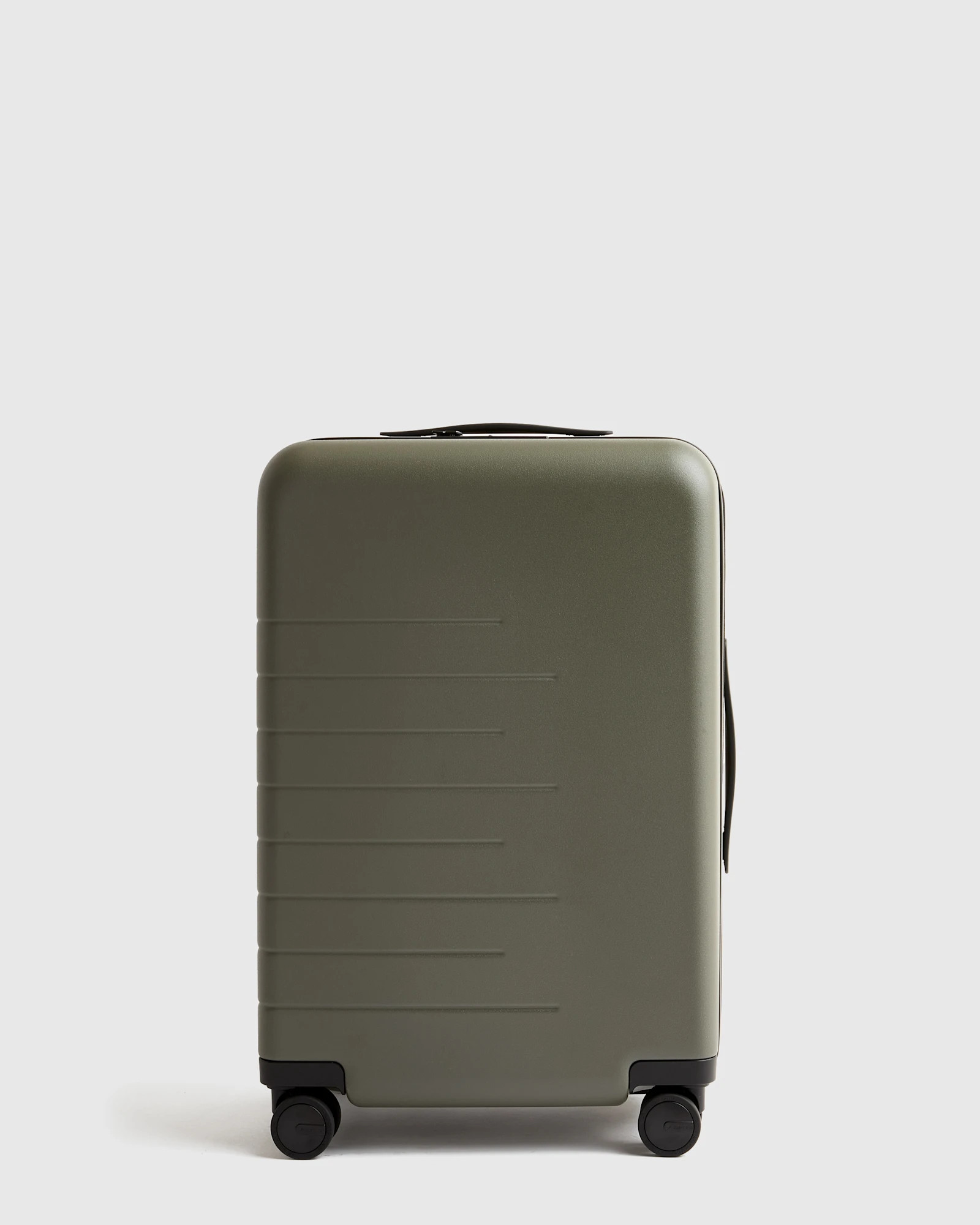 Quince | Expandable Carry-On Hard Shell Suitcase 21"" in Navy, Polycarbonte | Quince