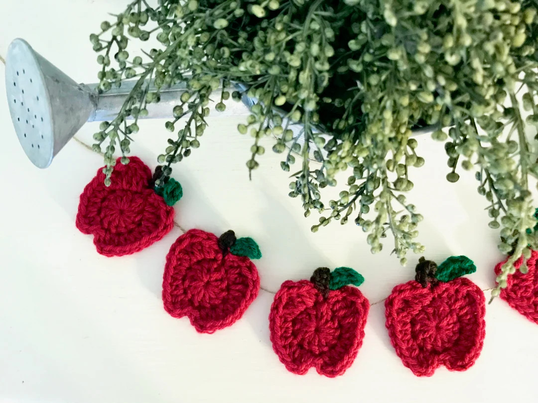 Crochet Apple Garland, Red, Teacher Gift, Classroom Decor | Etsy (US)