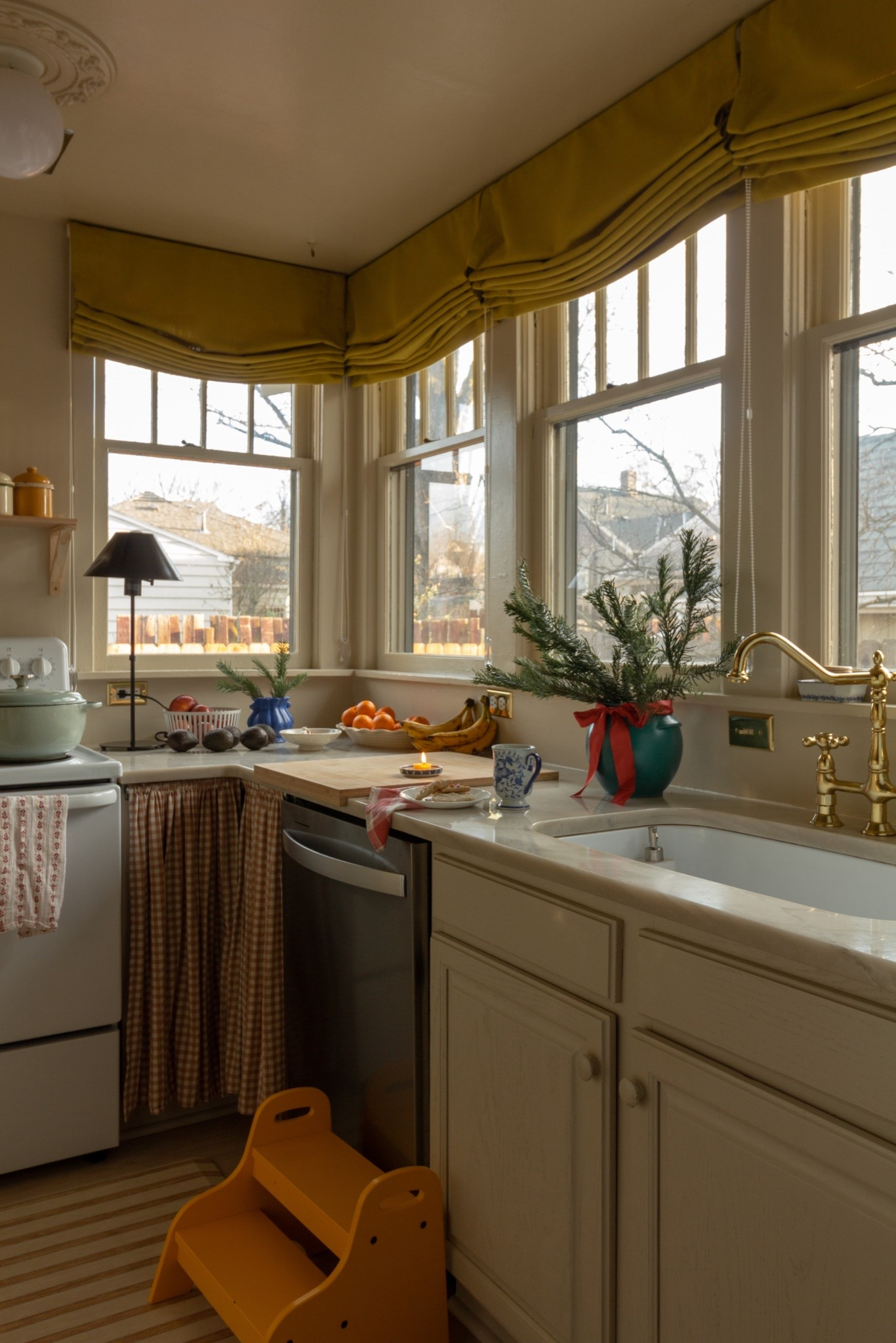 Our new Roman shades from TwoPages ✨ 
Product Details: Custom Relaxed Roman Shades Cord Lift 
Color: Isabella Apple Green 7084-20