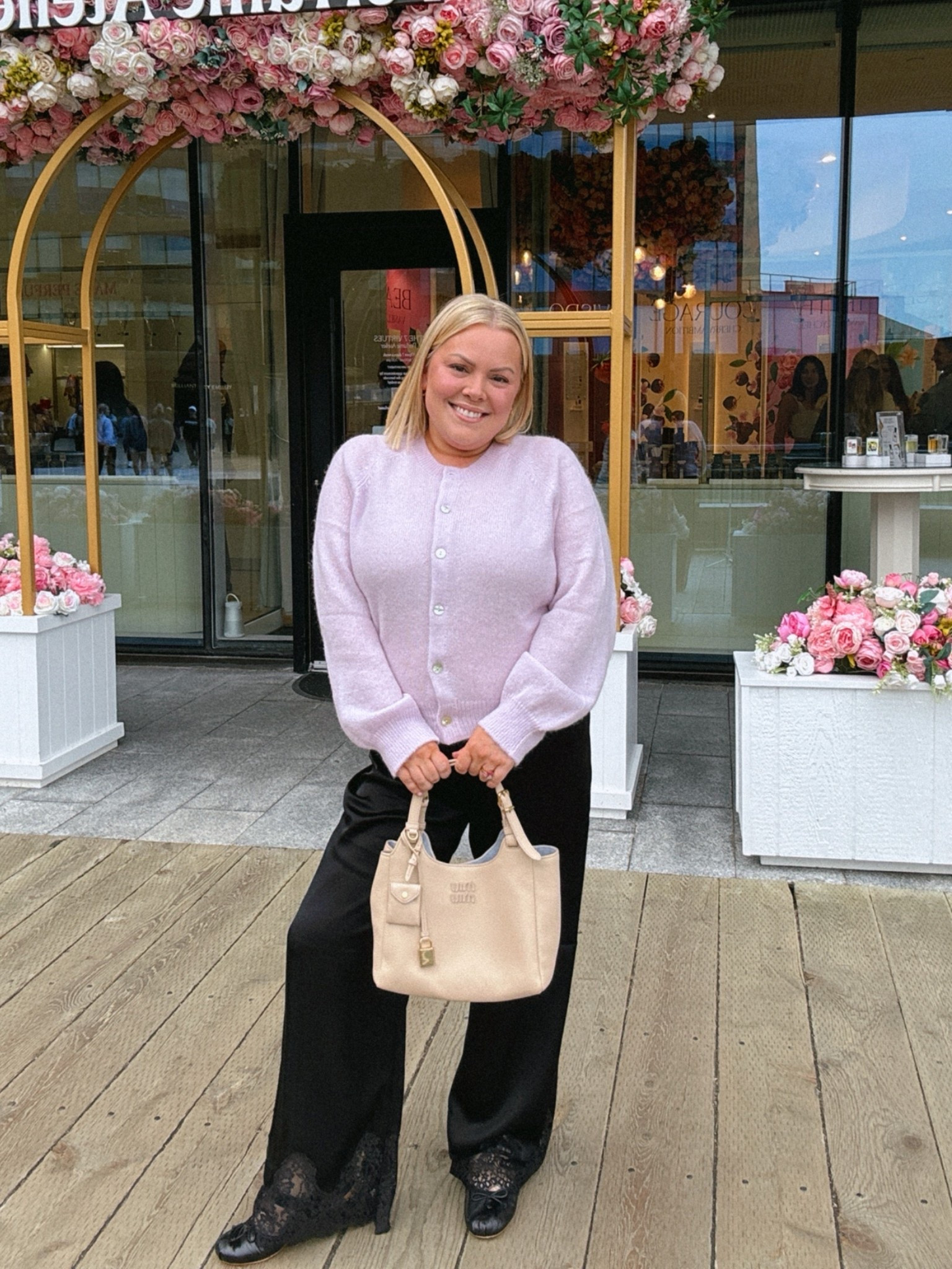 My favourite pants come from @Aritzia wearing size medium

#LTKmidsize #LTKworkwear #LTKmodest