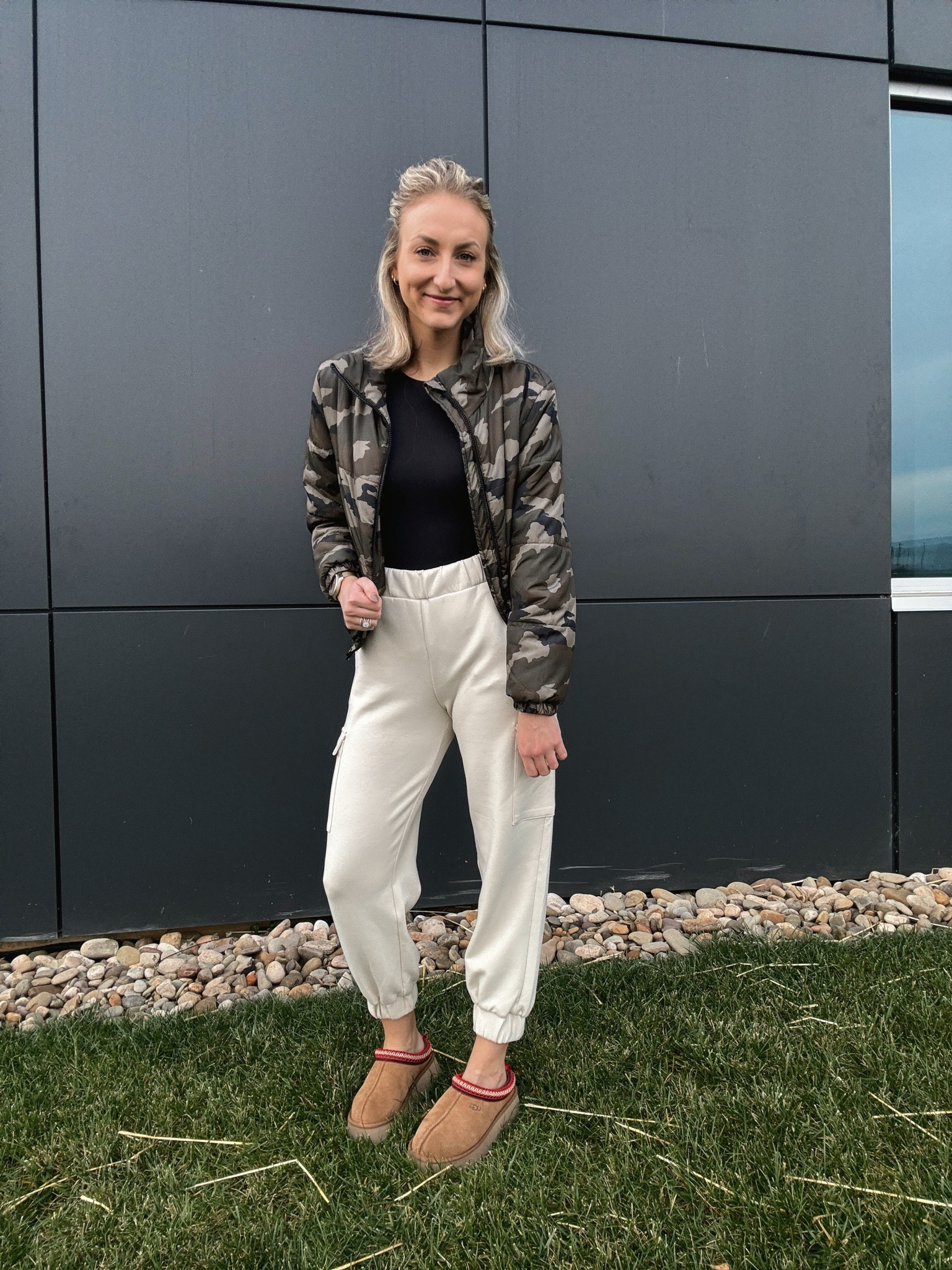 Today flew by!! Did it for everyone or just me!? 😅 

Bodysuits with sweatpants HAVE to be the best way to wear a bodysuit 👏🏼 these sweats are amazing quality. I am wearing a small, which is my true size. They are on sale today too!! 

Have a happy Sunday friends!! 

#LTKfindsunder50 #LTKHoliday #LTKsalealert