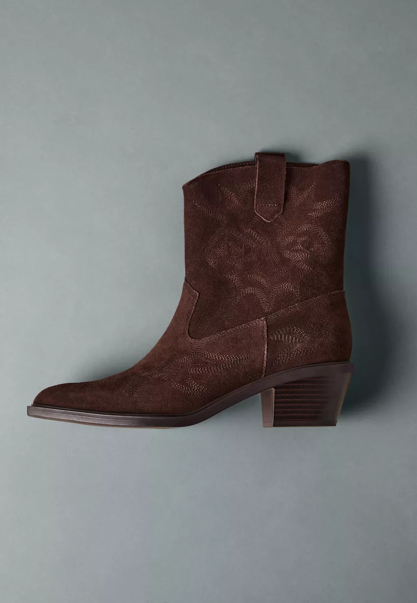 Cowboy-Stiefeletten aus Leder mit Absatz - Leder für Damen | Stradivarius Deutschland | Stradivarius DE