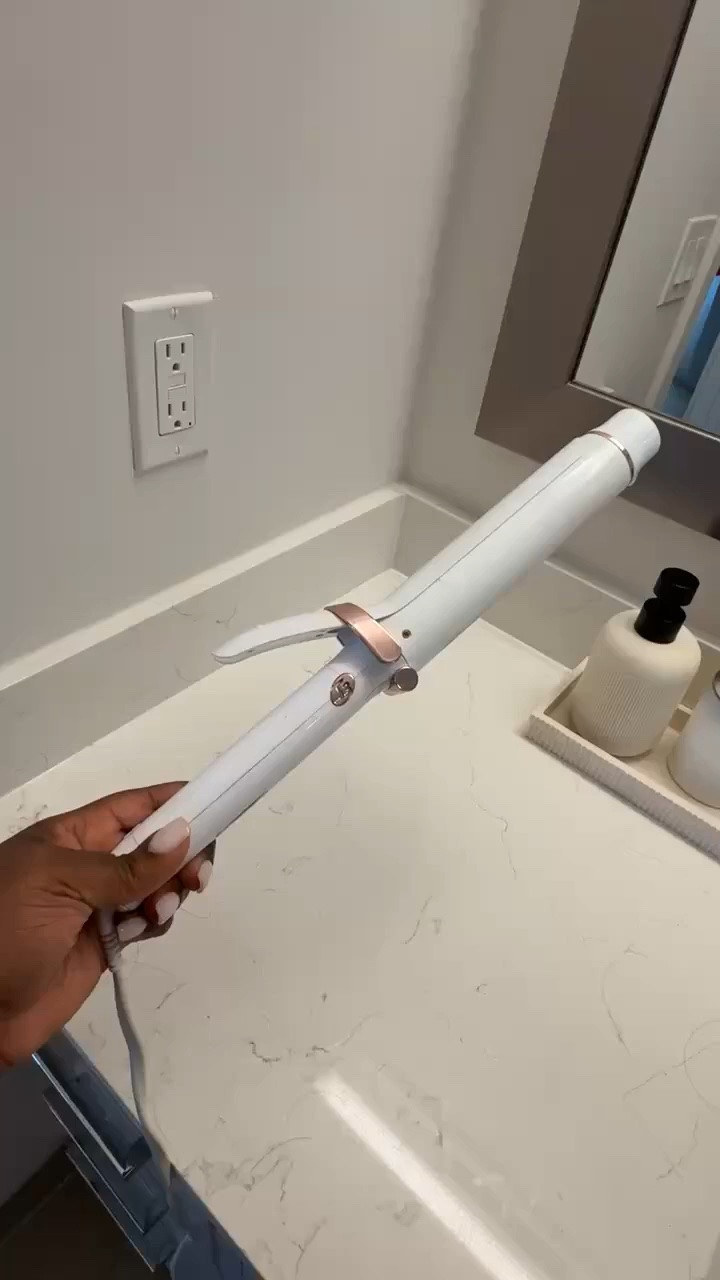 My favorite curling iron never does me wrong 🤏🏾🤏🏾

Hair tools, Amazon finds, beauty, hair finds, T3 iron, Emmy petit