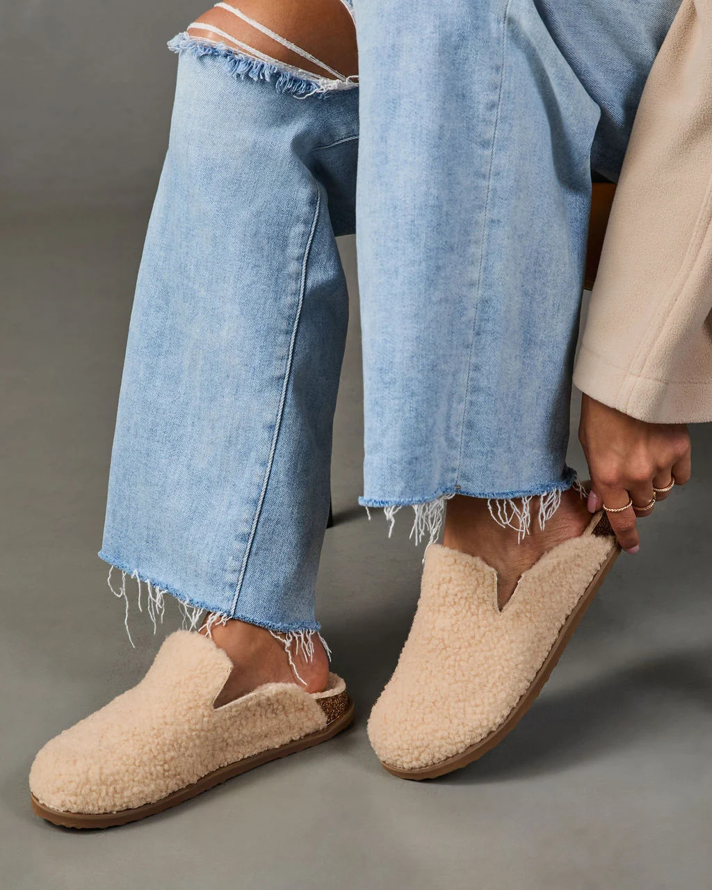 Cozy Drift Sherpa Mules Natural / 9 | VICI