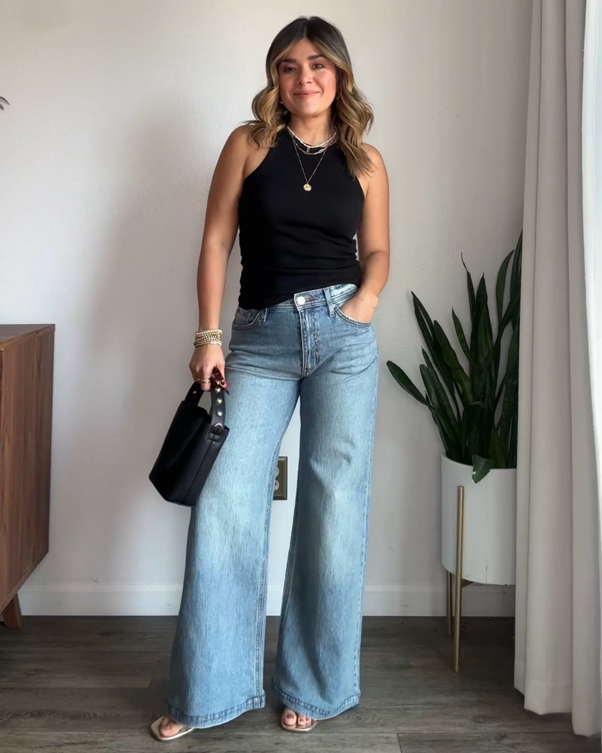 The most flattering Hudson jeans ever! They run tts, order your regular size. Use code CHICTALKCH25 for 25% off your purchase! It also works in sale items!
Top size xs
Jeans size 25

#LTKPetite #LTKootd #LTKU
