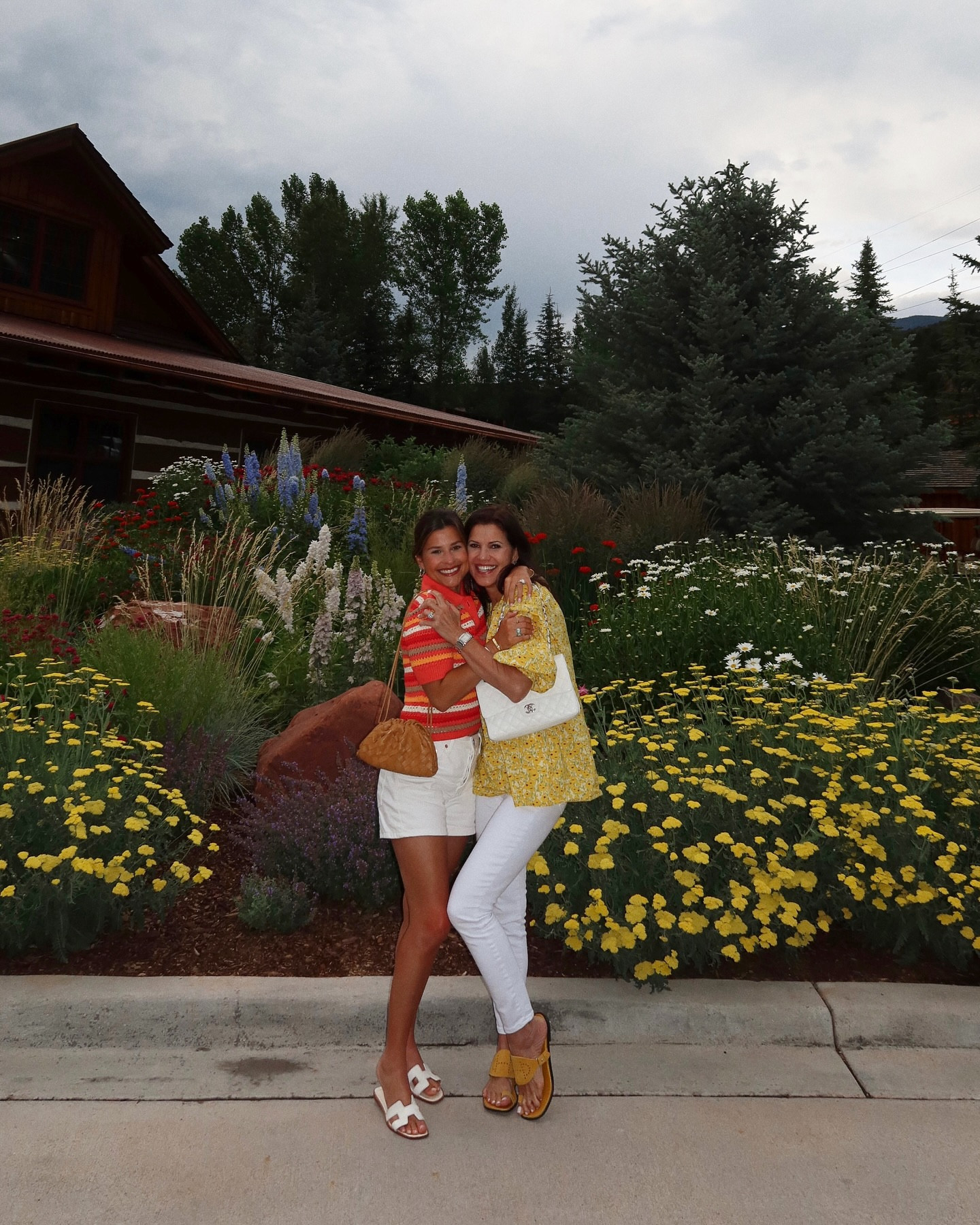 colorado summers > 
wearing this cute colorful knit top from revolve !!! So fun for Labor Day weekend & any summer events! 