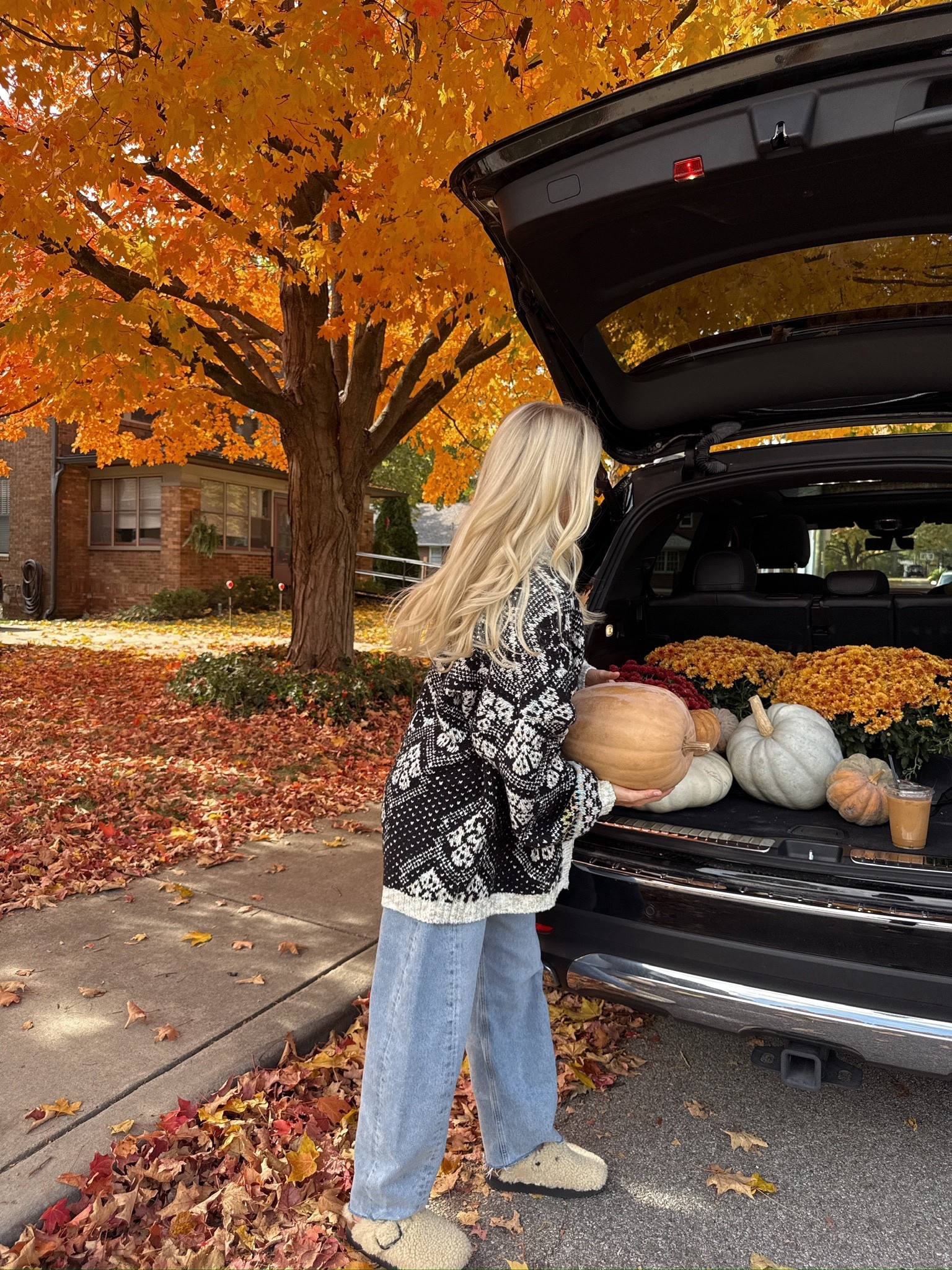 wearing a small in tank & cardigan (sold out, linked similar, 26 in jeans, shoes run tts! #kathleenpost 

Whattowearto, Pumpkin picking, fall fashion, fall outfit, cardigan, cozy casual fall outfit, school drop off, school pick up,  

#LTKSeasonal #LTKStyleTip