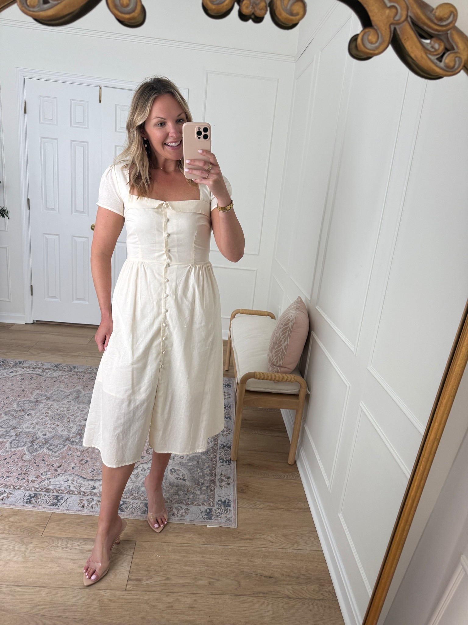 The cutest neckline and so flattering! Wearing a med 