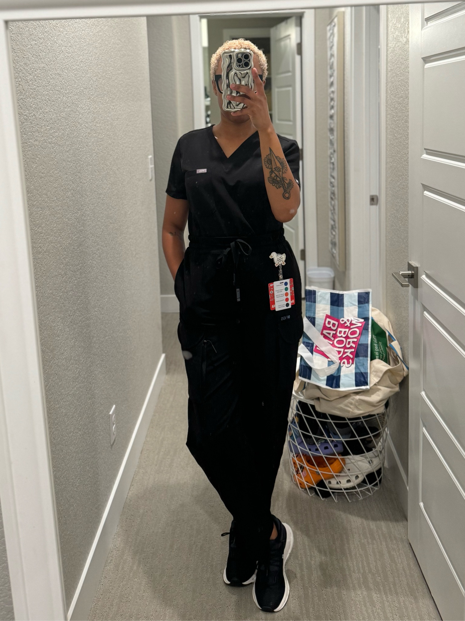 My new favorite scrub set! 

#scrubs #nursing #figs 



#LTKshoecrush #LTKU #LTKworkwear