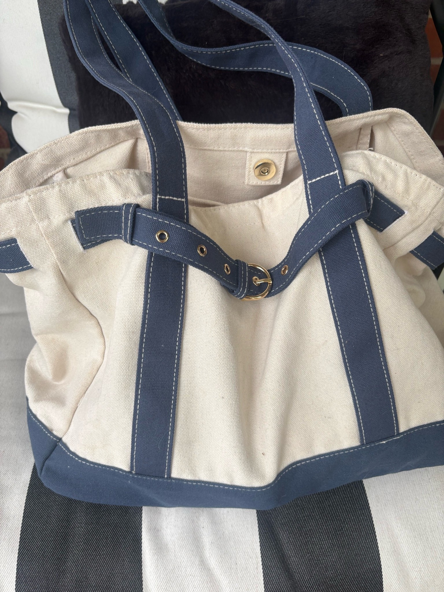 This bag is literally so cute, trendy and my go to lately!!

#LTKootd #LTKPetite #LTKSaleAlert