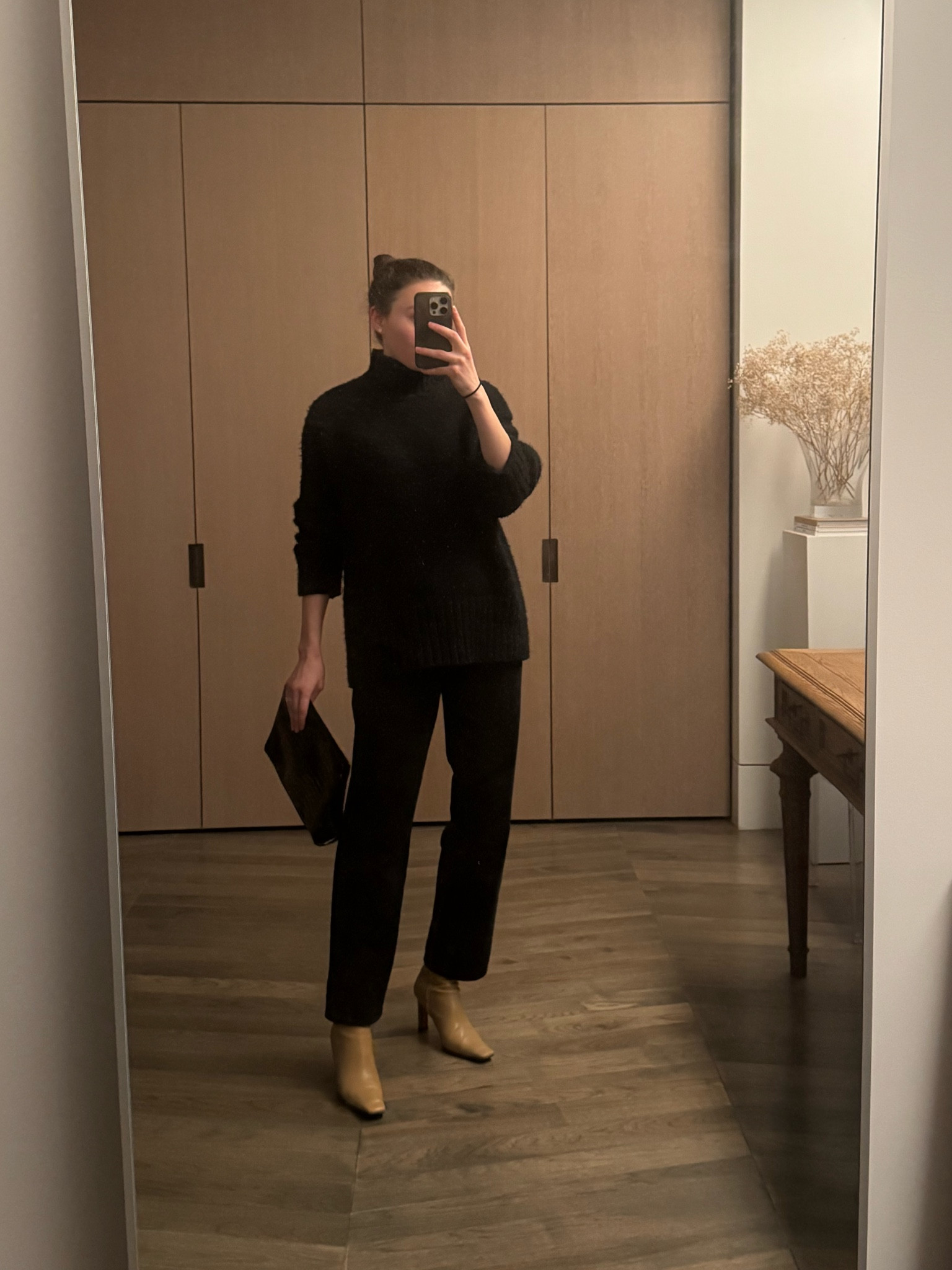 Dive bar attire 

#LTKItBag #LTKShoeCrush #LTKStyleTip