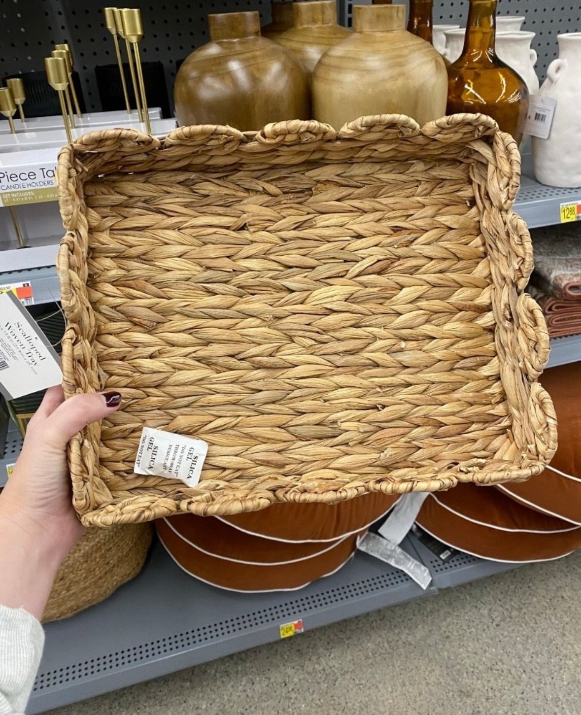 Obsessed with this cutie scalloped tray! Walmart has been killing it with their fall home decor lately. Plus, you can’t beat the price! 



#LTKHome #LTKSeasonal