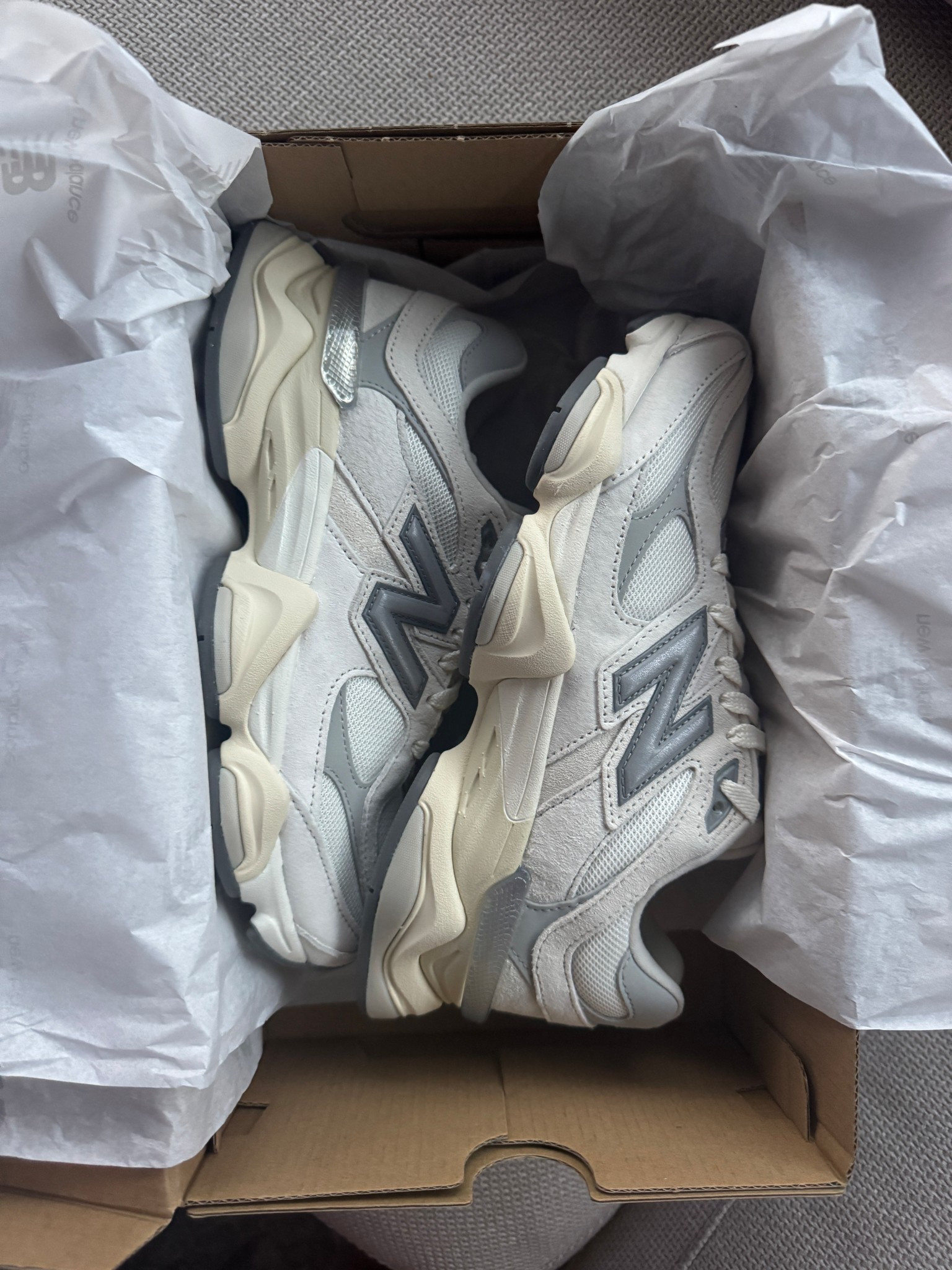 These New Balance 9060s 🤍
Comfy, cute, and go with literally everything. I’ve been living in them lately — errands, walks, kid-chasing, you name it. 👟✨
#newbalance9060 #LTKshoecrush #momstyle #neutralstyle #everydayoutfit #LTKfinds


#LTKFamily #LTKShoeCrush #LTKActive