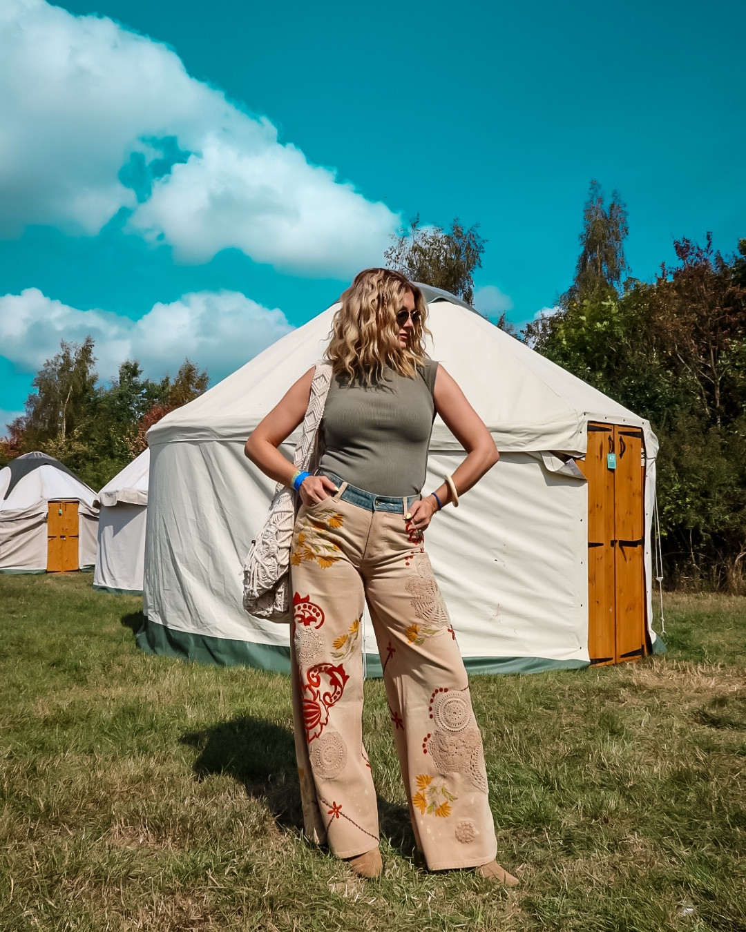 Boho chic for festival season 🌞

Sage green tank top - Free People
Cream patterned wide leg trousers - Free people 
Short cowboy boots - Stradivarius 
God heart Earrings - Oliver Bonas
White crochet bag - Spell