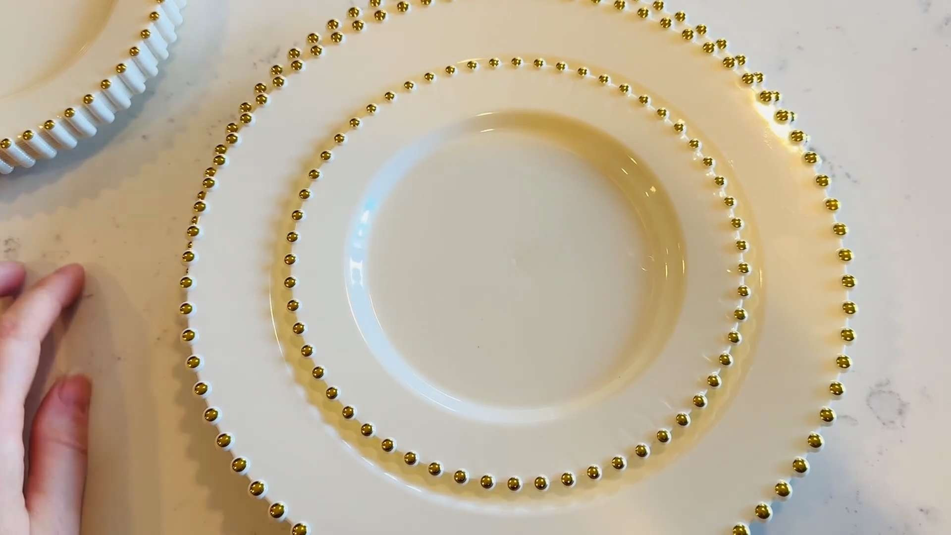 #ad This post contains affiliate links, which means I may earn a small commission if you make a purchase through my links.

These white and gold disposable plates are a really nice option when you want your table to look a little more elegant without using regular dishes. The scalloped design and gold detail make them perfect for holidays, brunches, or hosting. They come with both dinner plates and dessert plates so they’re great for things like Easter, Mother’s Day, or spring gatherings.
 

 #LTKSeasonal #LTKHome