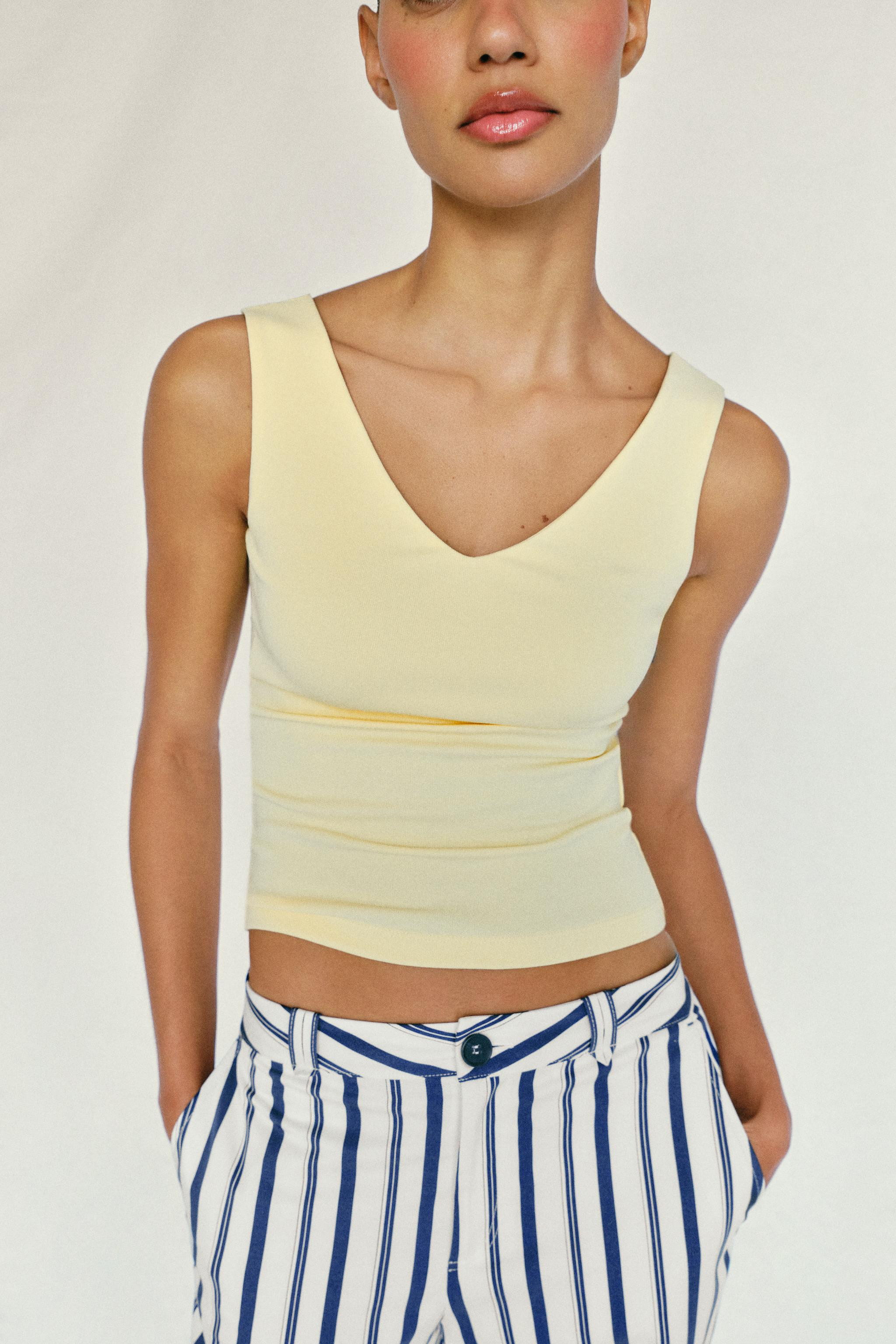 T-SHIRT MIT FREIEN SCHULTERN | Zara DE