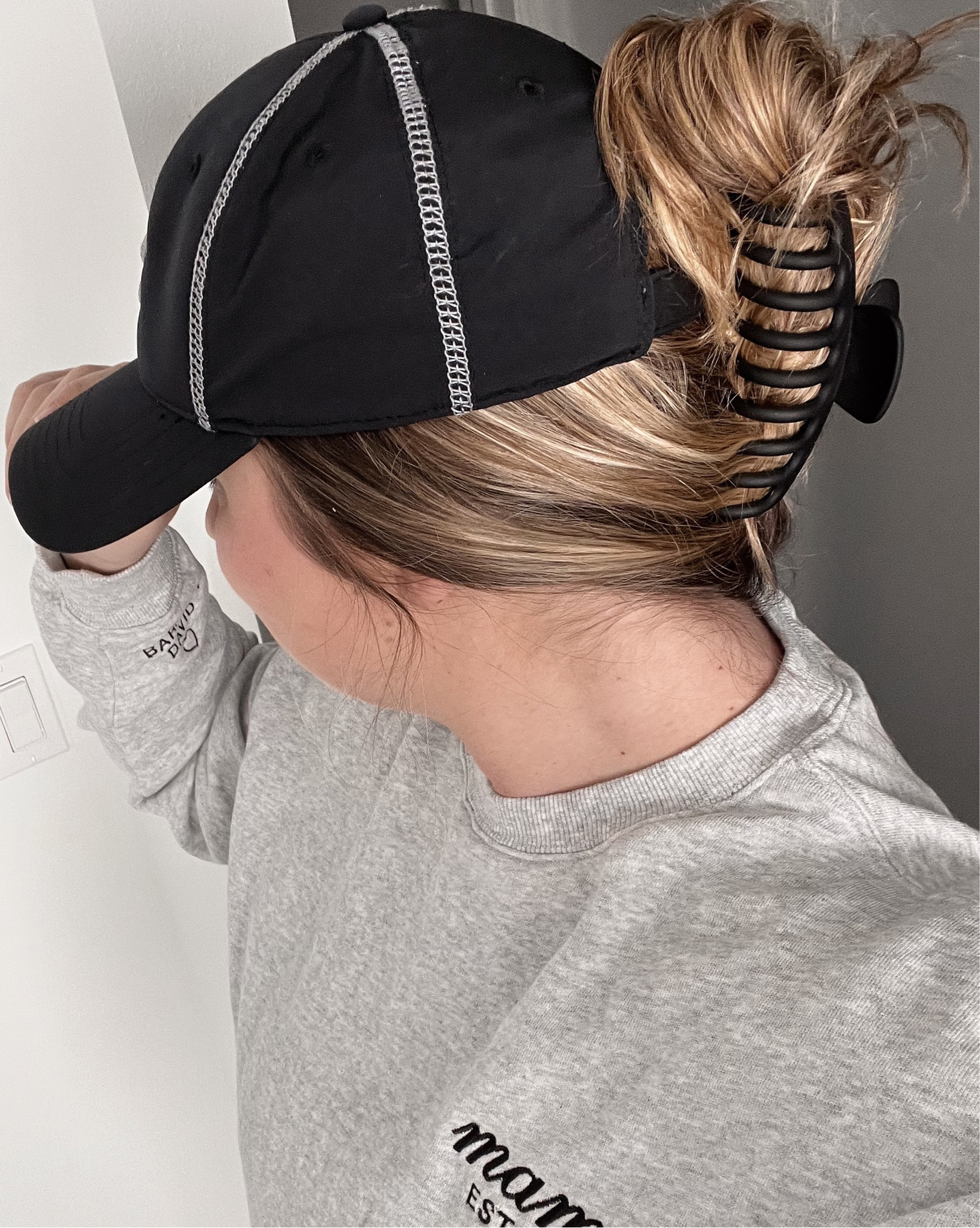 Hair clip | claw clip | hat hair | Women’s hat | under Armour | banana clip | hair accessories | French twist | sporty 