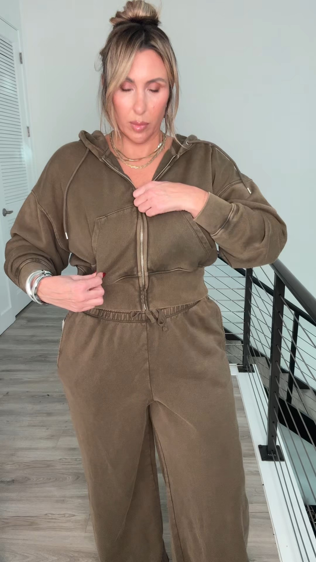 Gap Try On



green sweatshirt size medium (runs big; size down 2 for fitted and 1 for oversized)
green pants wearing a XLTall (super bode everywhere) I need a L long.

#LTKStyleTip #LTKMidsize #LTKTall

