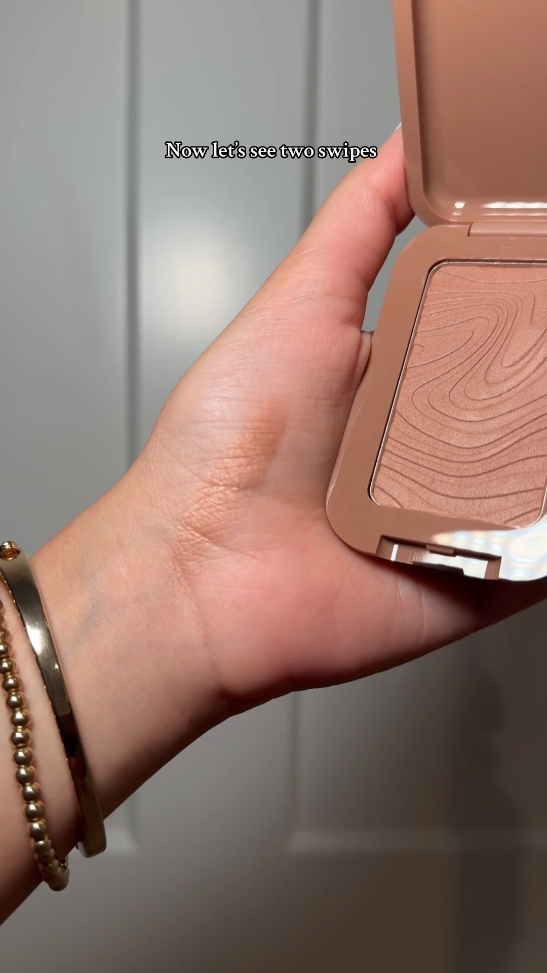That GLOW tho 🤎✨
.
It’s giving bronzed goddess and I’m here for it 🤎✨
.
@nyxcosmetics Buttermelt Bronzer 
Shade: All Buttad Up 🤎✨
.
🔖 Follow @its.sandyibrahim for more
.
🔖 Save post for inspo

#LTKSeasonal #LTKVideo #LTKBeauty