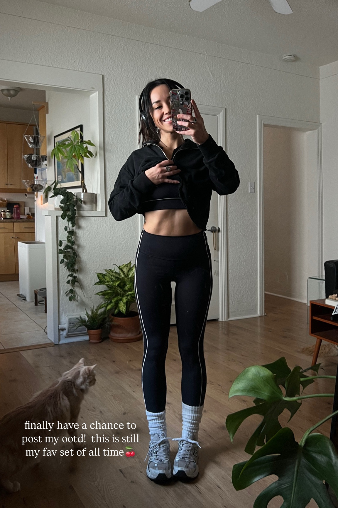 So soft and flattering. I got a medium top and xs bottom🖤

#LTKHoliday #LTKSeasonal #LTKActive