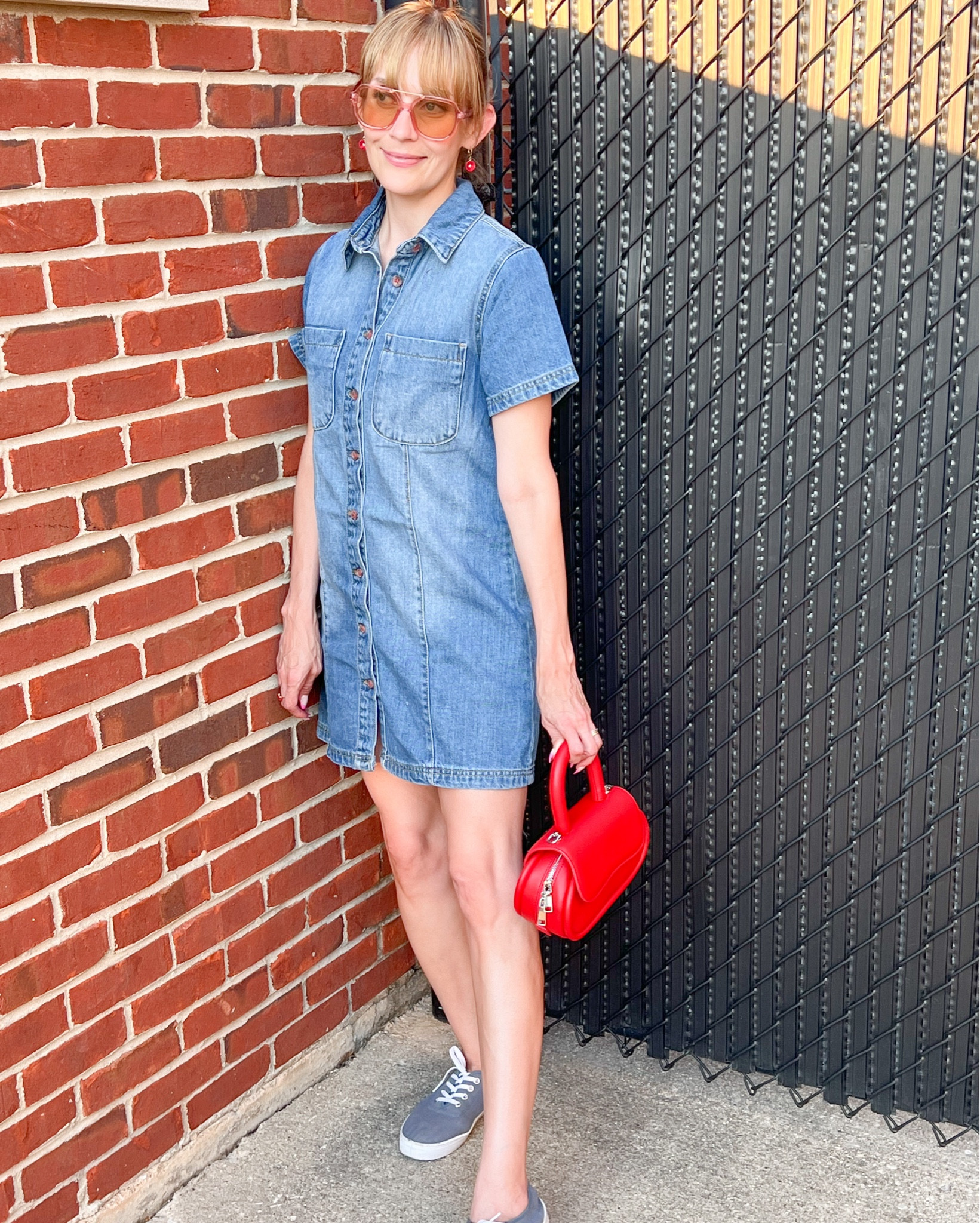Denim loves red!💙❤️

#LTKFindsUnder50 #LTKSummerSales #LTKStyleTip