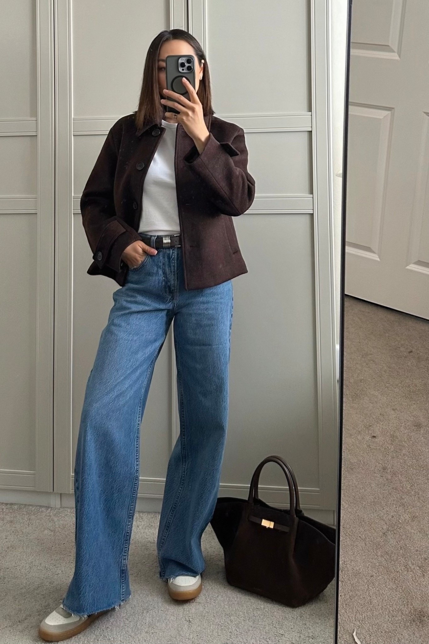 Casual winter outfit 

Abercrombie short coat — xs 
Tee 
Wide leg jeans — size 25, regular length (I’m 5’4”) 

Linked to other jeans I recommend

winter denim 

#LTKootd