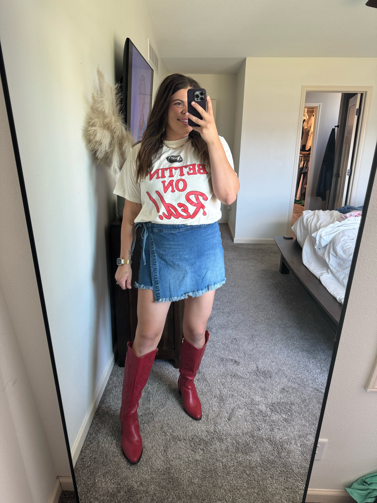 Football game outfit // tailgate outfit for those fall games!!

College football game, high school football game outfit, nfl game outfit, Super Bowl outfit 

midsize, football sweatshirt, football tee, Travis Kelce , chiefs sweatshirt, Iowa state shirt. Adidas gazelle bold