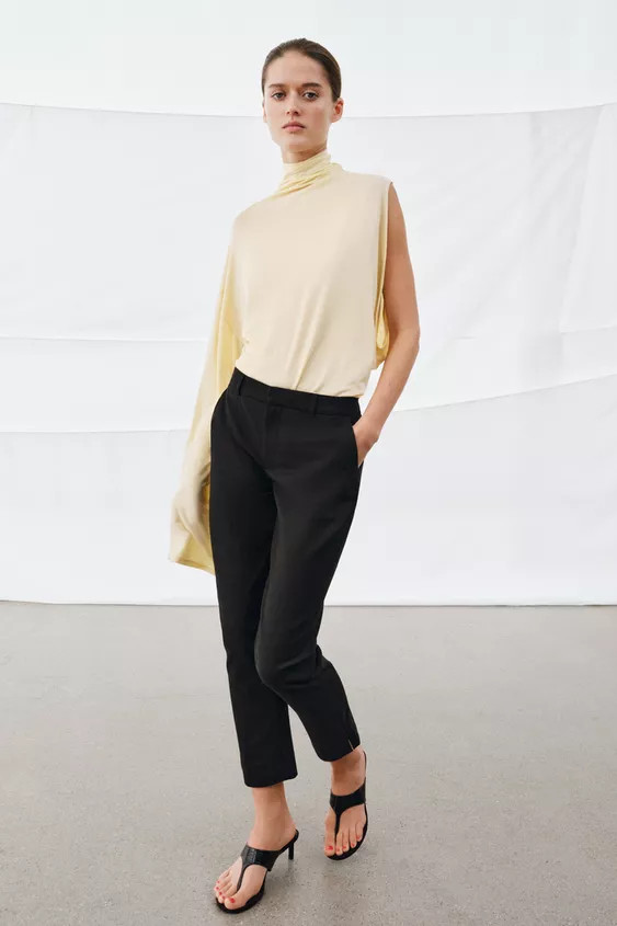 ZARA WOMAN COLLECTIONLow-rise capri trousers made from a cotton blend yarn. Featuring belt loops ... | Zara UK