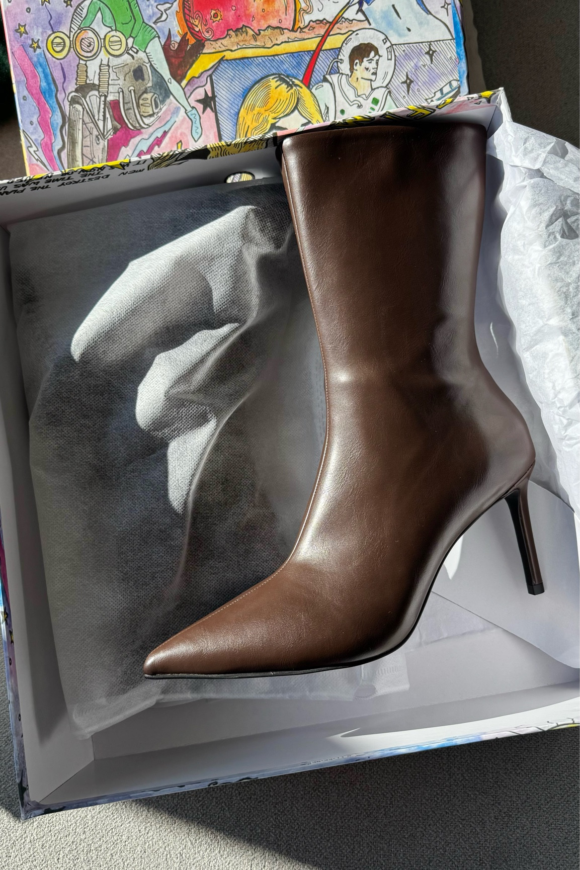 such a beautiful chocolate brown bootie from Jeffrey Campbell! Can’t wait to wear these. 

I went up a full size based on the reviews and they fit perfectly 