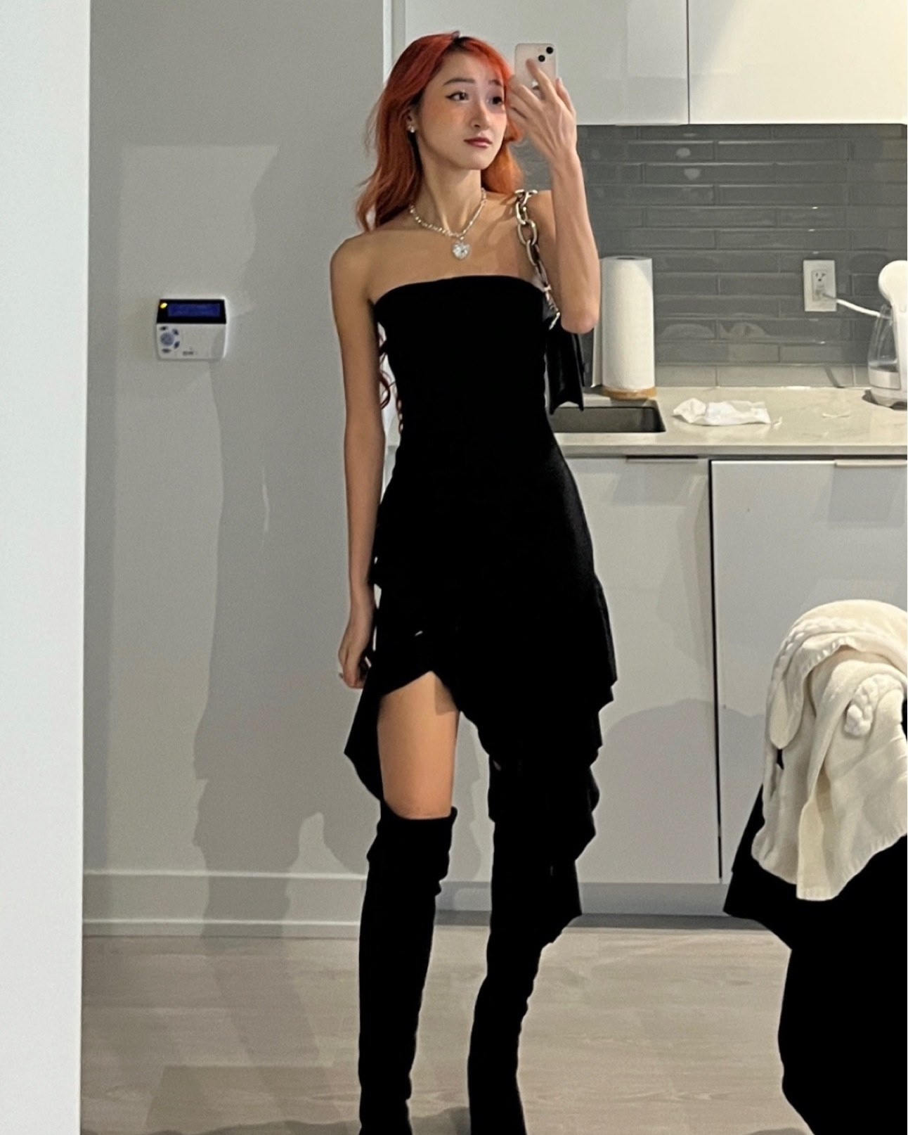 Black asymmetric mini dress


#LTKHoliday #LTKparties #LTKSeasonal