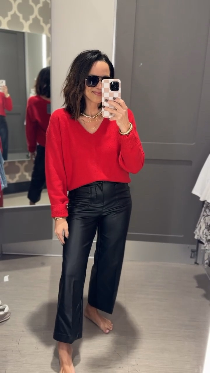 V-neck pullover sweater styled with faux leather pants, y’all this entire combo looks so chic!! 😍
Perfect for family pictures under the Christmas tree ❤️

Elevated style, women’s sweaters, pullover, fuzzy sweater, cozy vibes, Target style, VintagePickin



#LTKFindsUnder50 #LTKSeasonal #LTKHoliday